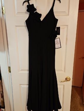 Elegant Black Floral-Appliqué Evening Dress